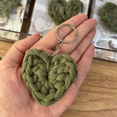 lembrancinha chaveiro corao fio de malha