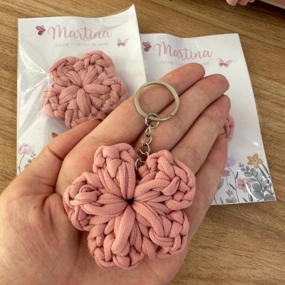 lembrancinha chaveiro flor fio de malha