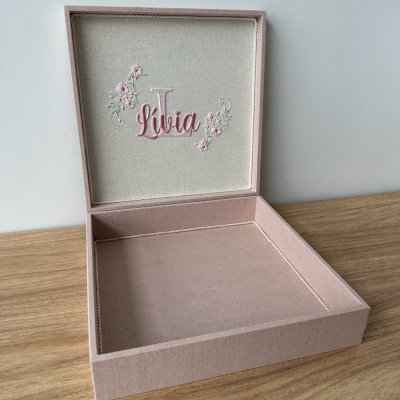 Caixa maternidade monograma flores flores