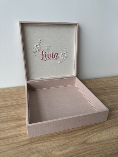 Caixa e bandeja maternidade monograma flores flores