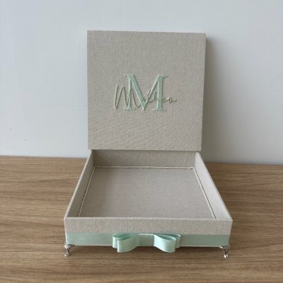 Caixa 26x26 para lembranas nome e inicial