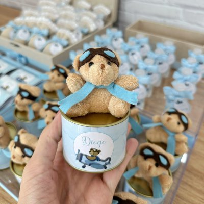 Latinha com urso aviador