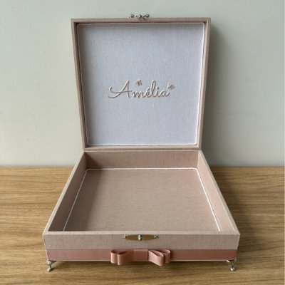 Caixa rose borboleta delicada