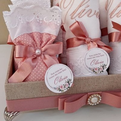 Kit Lembrancinhas com toalha e sach F04