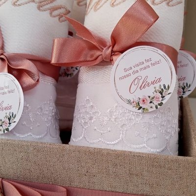 Kit Lembrancinhas com toalha e sach F04