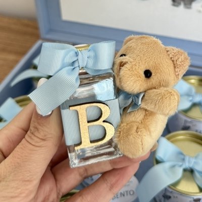 Aromatizador com urso pelcia e inicial