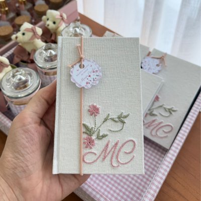 Moleskine bordado menina