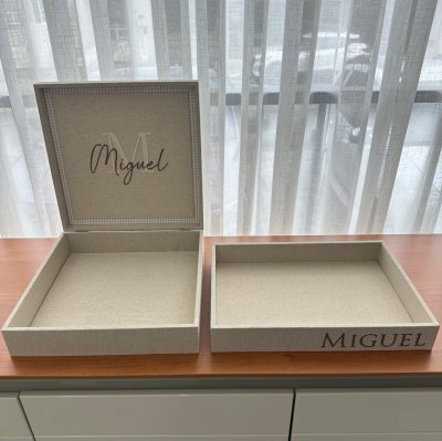 Caixa 30x30 e bandeja 25x35 inicial e nome