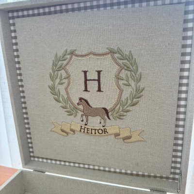 Caixa 30x30 e Bandeja monograma cavalinho