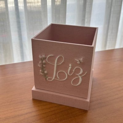 Cachepo linho rose com bordado