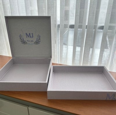 Caixa e bandeja linho lilas monograma