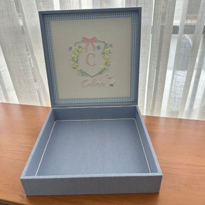 Caixa 30x30 monograma patinho