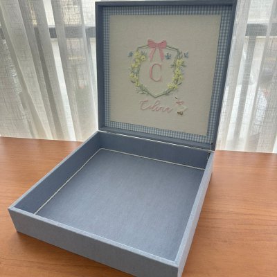 Caixa 30x30 monograma patinho