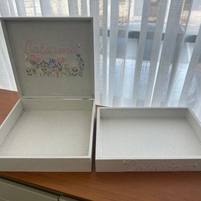 Caixa 30x30 e bandeja jardim rosa