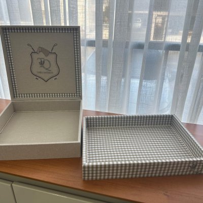 Caixa 30x30 e Bandeja 25x35 xadrez marrom