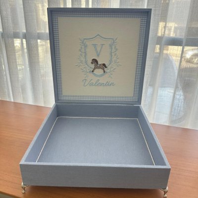 Caixa 30x30 cavalinho azul