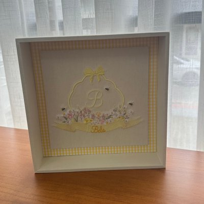 Quadro margaridas e abelha