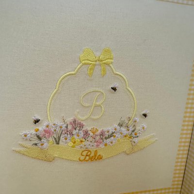 Caixa 30x30 e bandeja margaridas e abelha