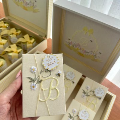 Kit lembranas abelha com quadro