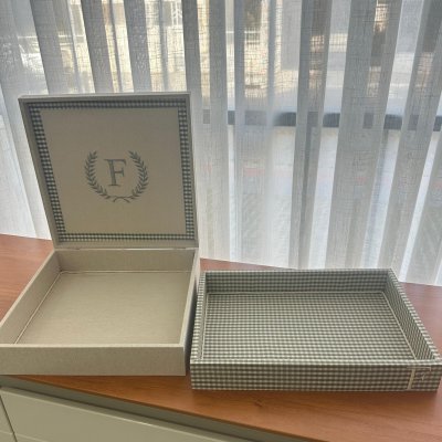 Caixa 30x30 e bandeja 25x35 monograma