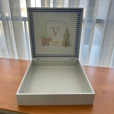 Caixa 30x30 monograma urso