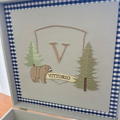 Caixa 30x30 monograma urso