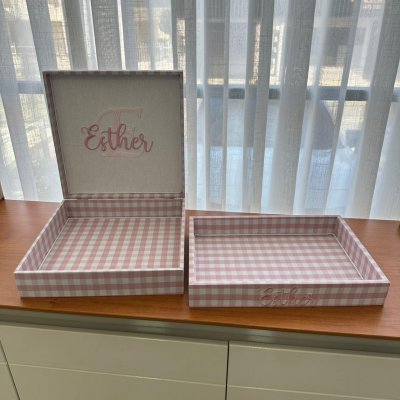 Caixa 30x30 e bandeja xadrez rose