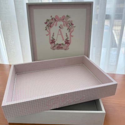 Caixa 30x30 e bandeja xadrez rosa