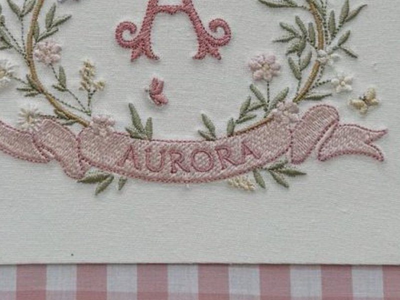 Faixa rosa com AURORA bordado por inteiro em letra bast�o