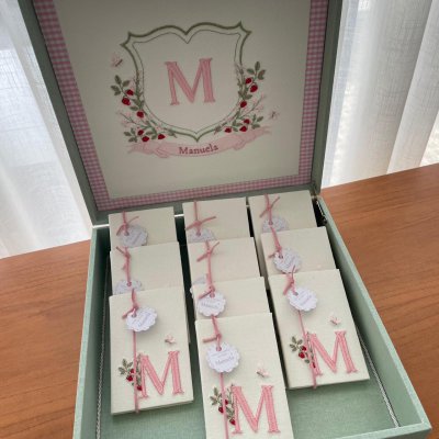 Kit caixa e livrinhos moranguinho