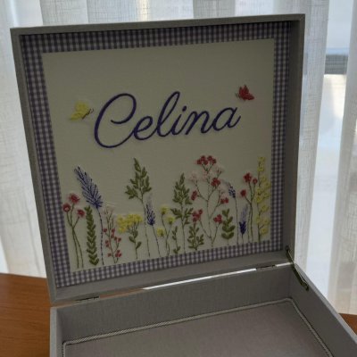 Kit caixa e livrinhos lilas