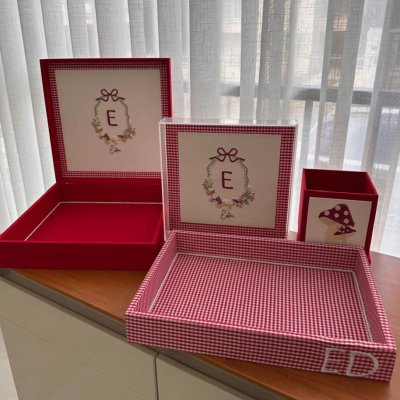 Conjunto caixa, bandeja, cachepo e quadro