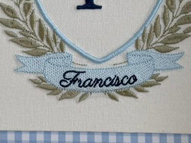 Faixa azul-clara com Francisco bordado por inteiro em cursiva escura
