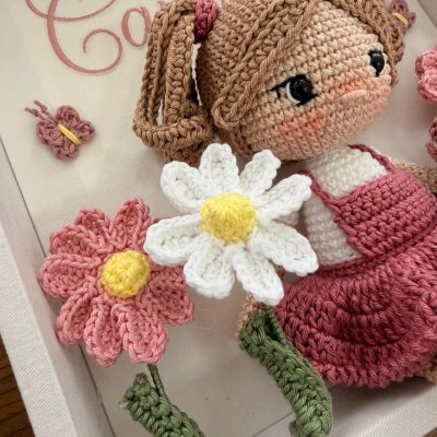 Quadro menina croche jardim