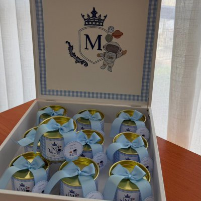 Kit 30 latas e caixa astronauta