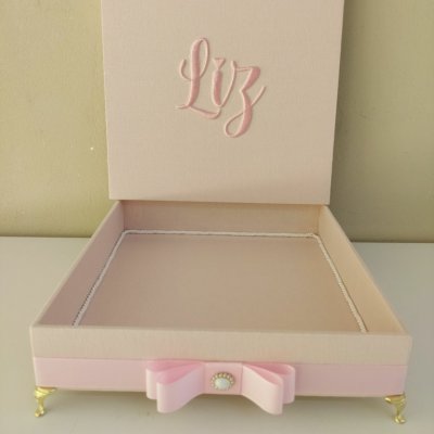 Caixa 26x26 para lembranas nascimento linho nude