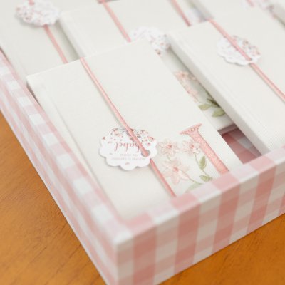 Kit Lembrancinhas com moleskine e latas