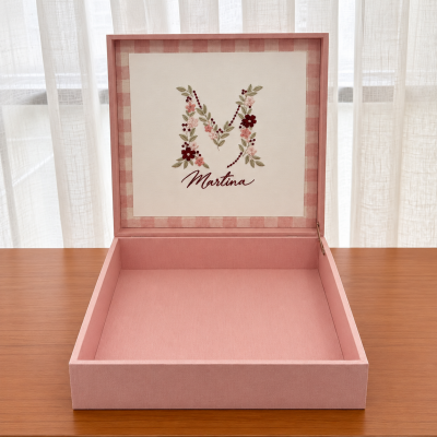 Caixa 30x30 Ros� com inicial floral